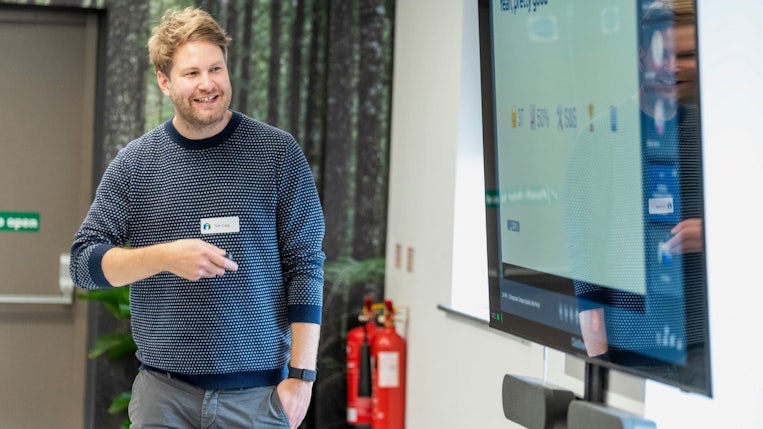 tom-office-presentation-23-min