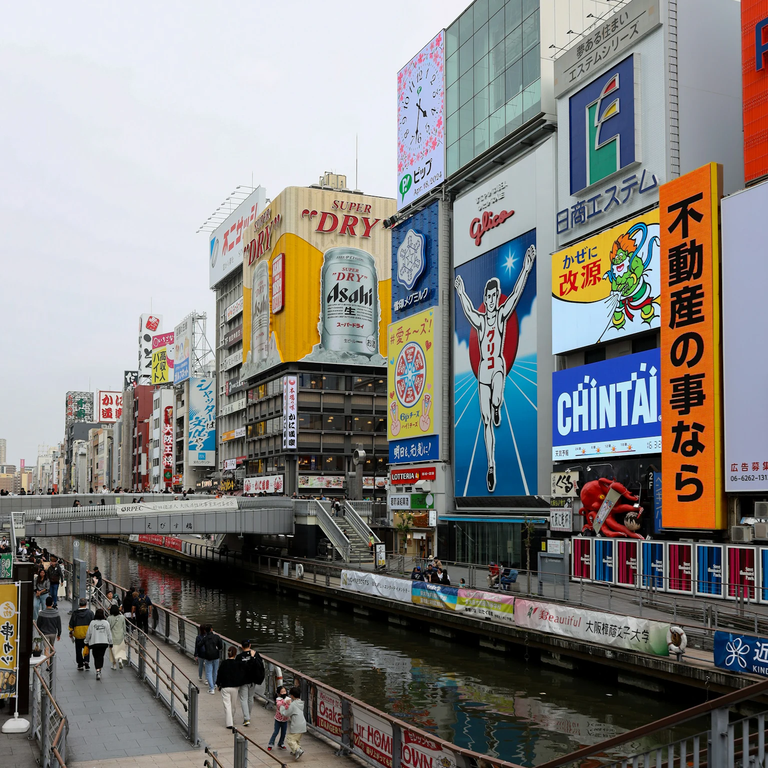 Digital vs Print OOH: Choosing the right format for high-impact campaigns