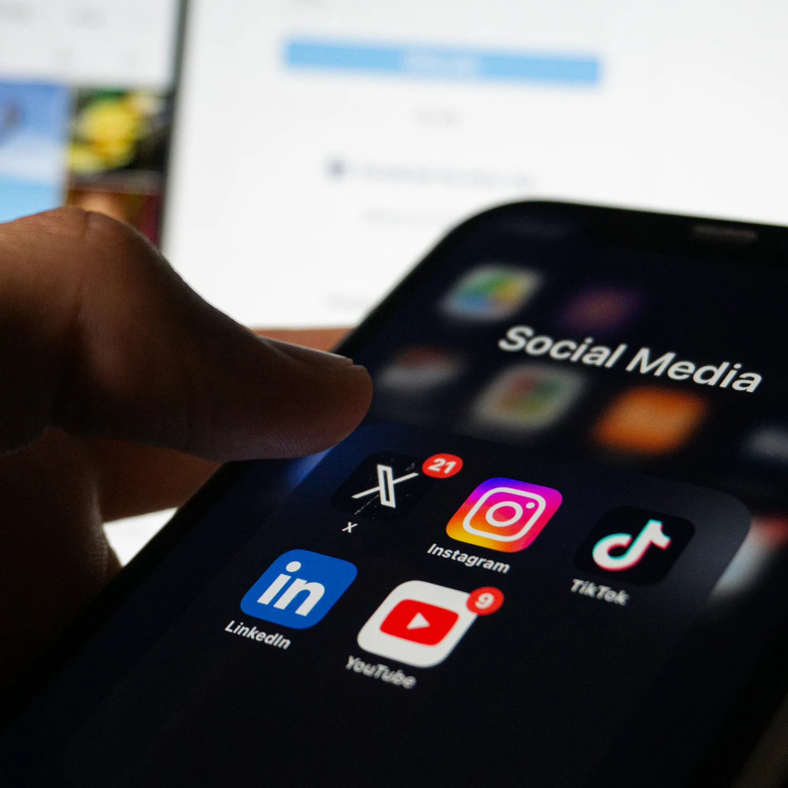 Participation vs. Adaptation: How to navigate social media trends